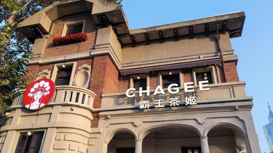 霸王茶姬日均蒸发近1.5亿市值，仍派息超12亿元，张俊杰独揽过半