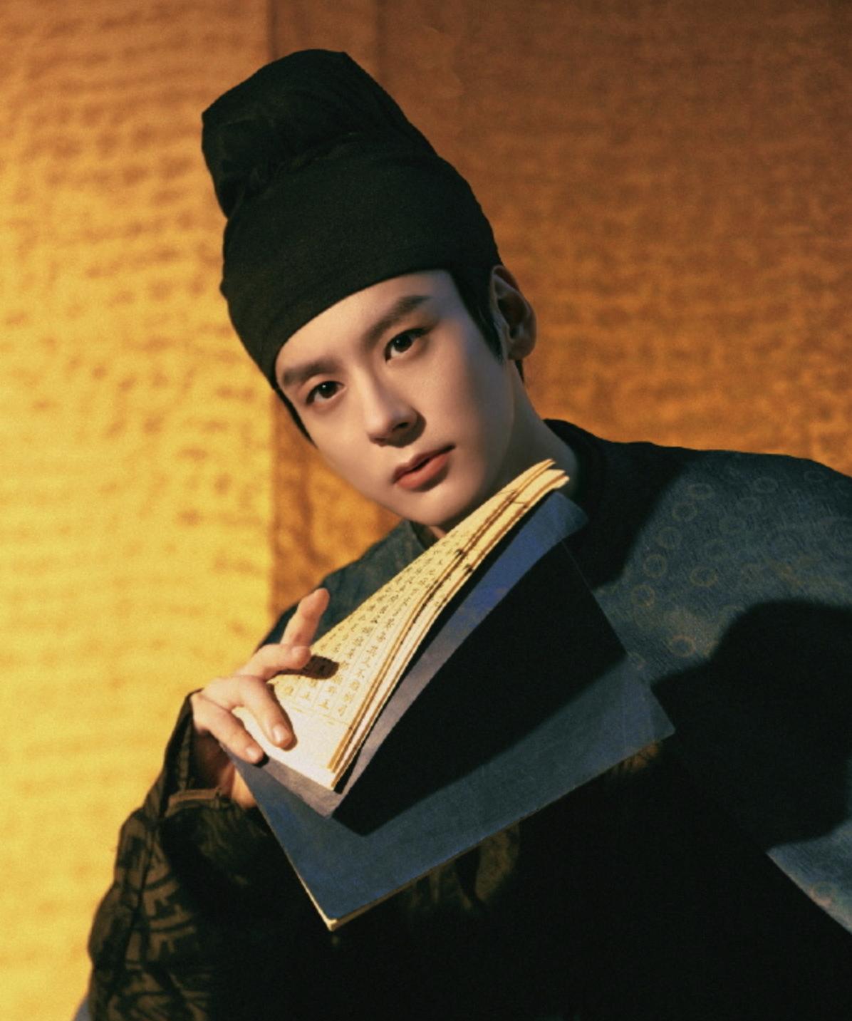 杨紫、李现、魏哲鸣主演的电视剧《锦绣芳华》(《国色芳华》第 二部)6月30日在芒
