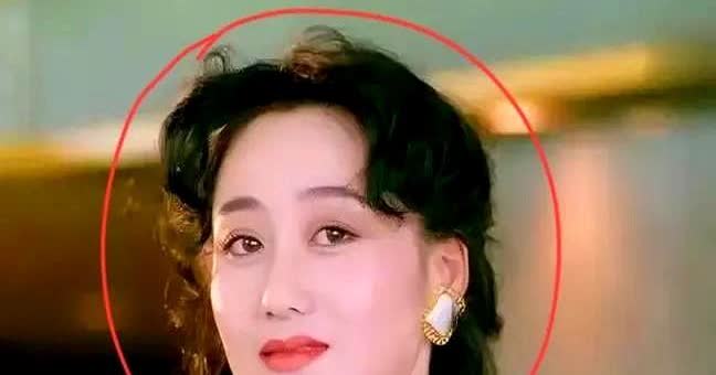 对于自己的父亲李连杰，李思直言不讳地点评道，自从父亲选择和利智在一起后，我们全家