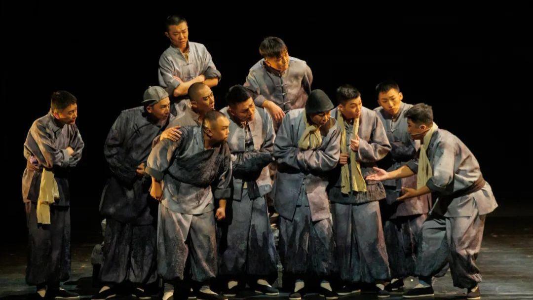 老舍笔下最痛的清醒：为什么说《骆驼祥子》是读懂旧时代的一把钥匙？