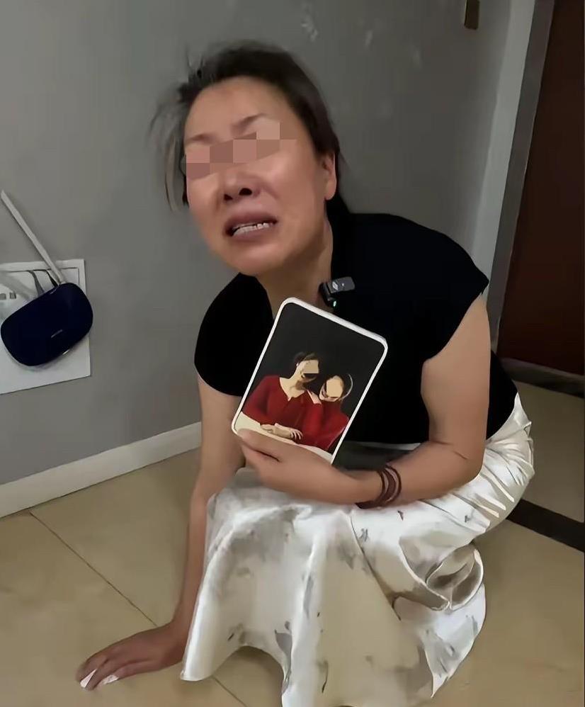 其实，我一直想知道：
人，到底能不能装出“真的”精神病来？
如果可以，那就太可怕