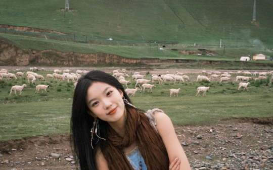 罗锅汉有个美娇妻，她忠于我一人，我在网上炫耀，却被告知那是吃人螳螂妻