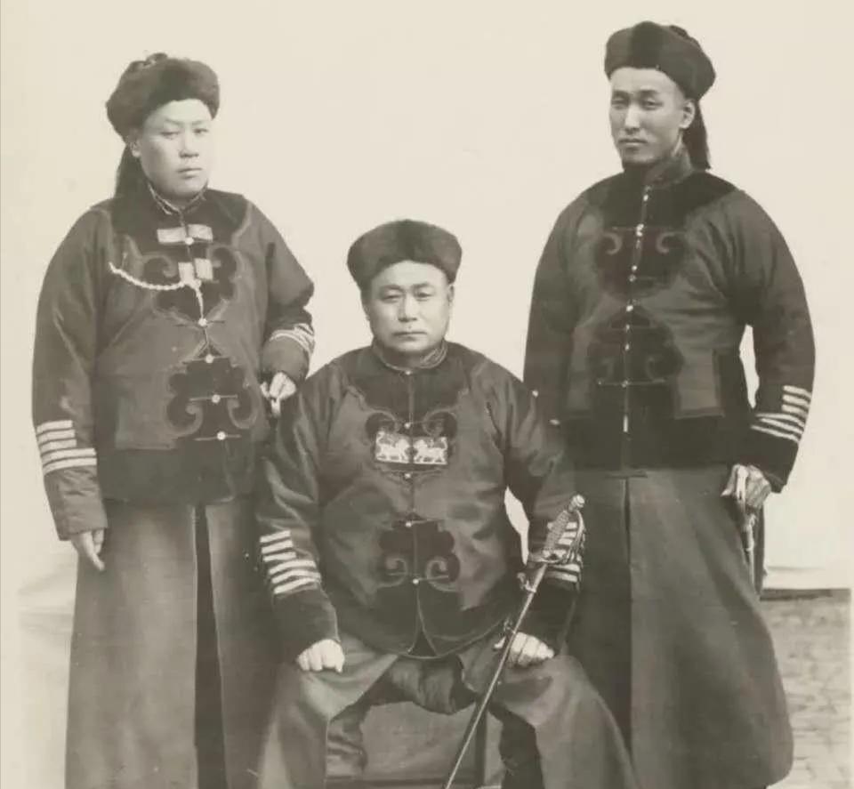万历二十四年，深宫之中忽传出怪事，一封写有妖言惑众之语的纸条，被人偷偷放在了宫女