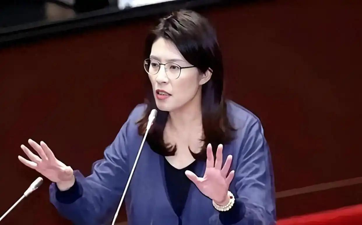 13万岛内网友投票出炉！最大的那个数字，不是郑丽文的22.2%，也不是郝龙斌的2