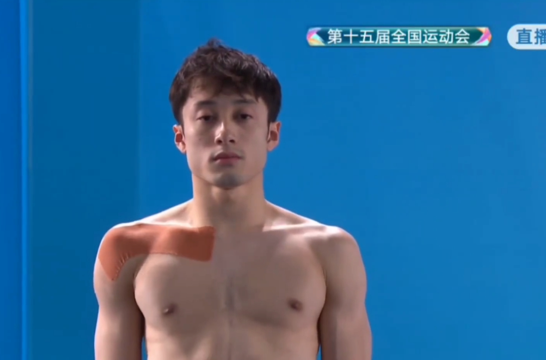 曹缘跳水男子个人全能银牌

11月5日，第十五届全运会跳水项目男子个人全能决赛，