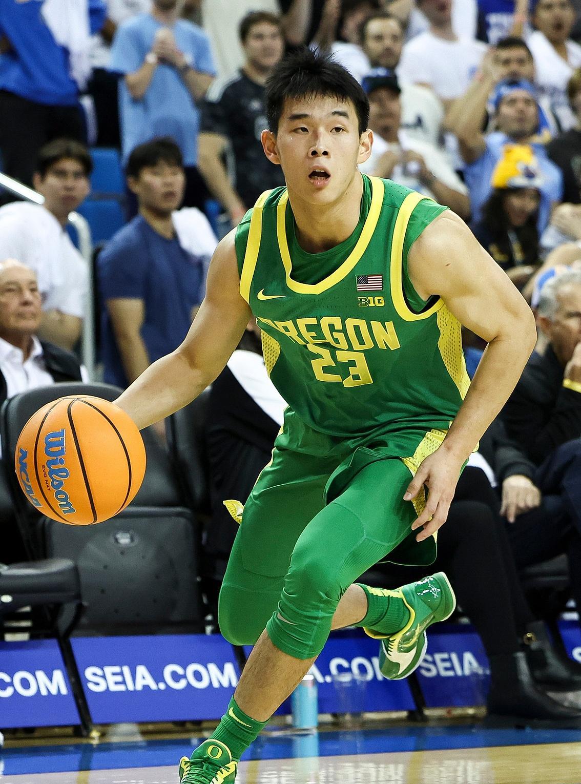 林葳是去年CBA本土得分王，本来再打一年就可以轻轻松松年薪百万，在国内当大明星，