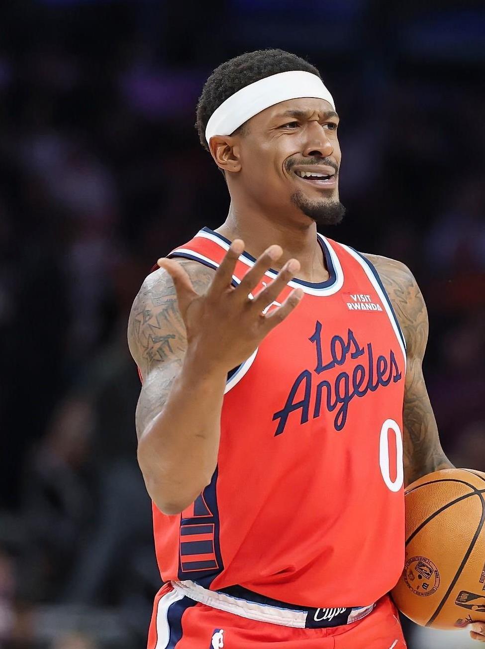 新赛季一共打了6场的比尔赛季正式报销！
据shams报道：消息人士告诉ESPN，