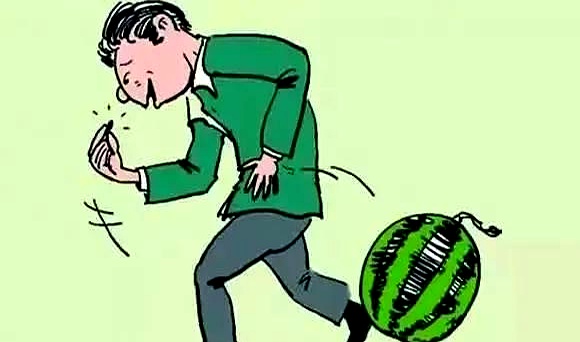 水表自己转，物业说50块装个止回阀。她老公非要叫兄弟来帮忙，说啥也免费。结果呢？