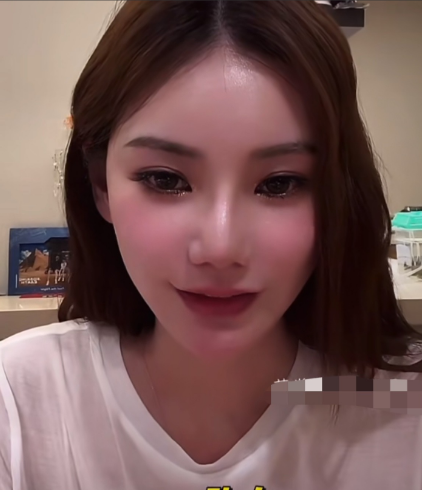 

小霖霖太给力了！
马筱梅直播，弟弟在旁边一个劲儿的点赞，短短的时间就点到了一