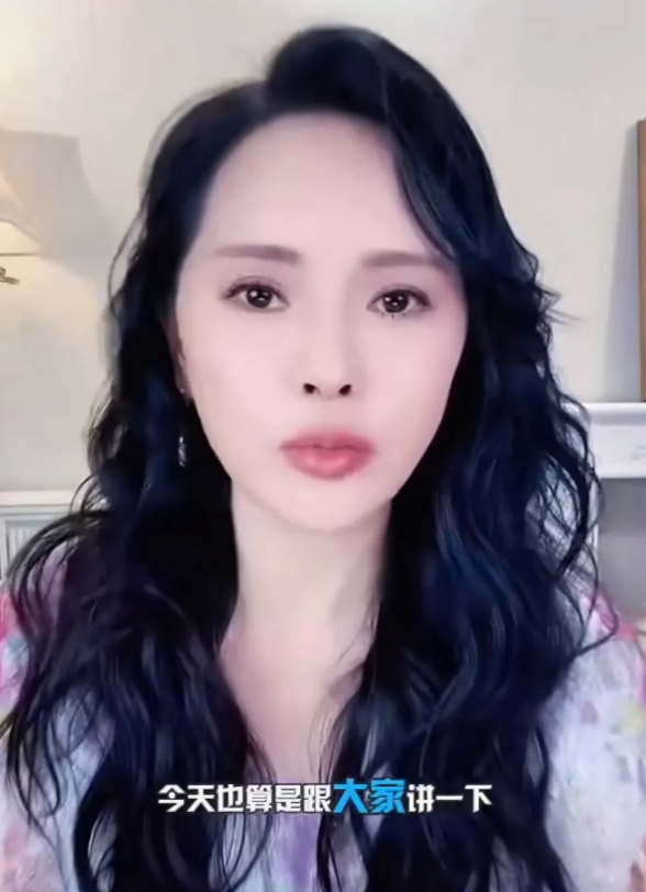 4月6日，伊能静登上热搜，不是又发布了小作文，而是回应了她和秦昊的感情争议，然而