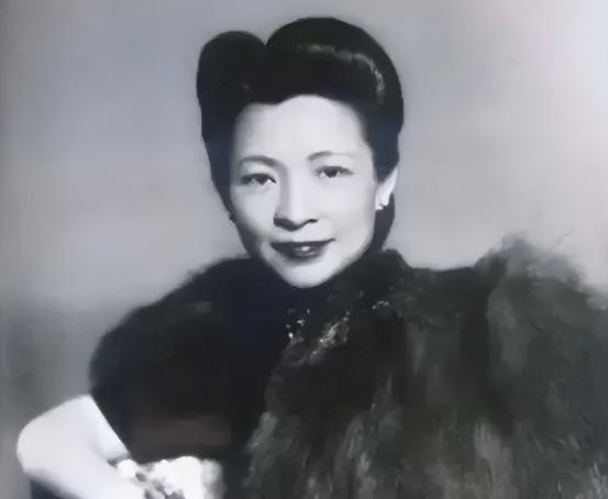 1947年的一天，李国秦发现17岁的女儿小腹凸起，呕吐不止，想问明缘由，却遭到丈