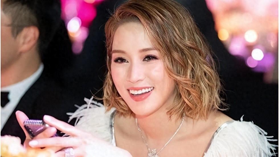 豪门新娘炼成记：从7亿婚礼到8年四胎的博弈人生