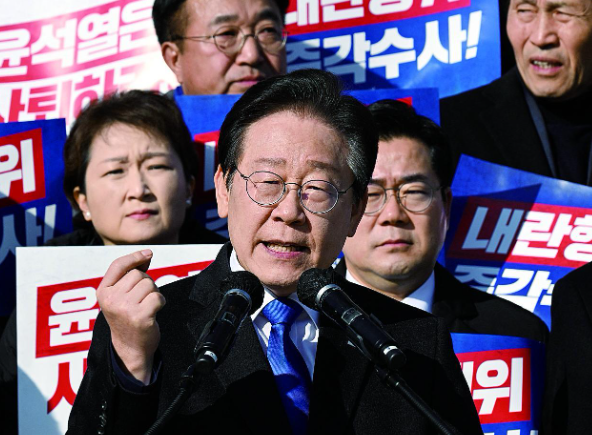 尹锡悦在7月17日缺席庭审的消息引发了全球媒体和网友的广泛关注。初时，外界普遍猜