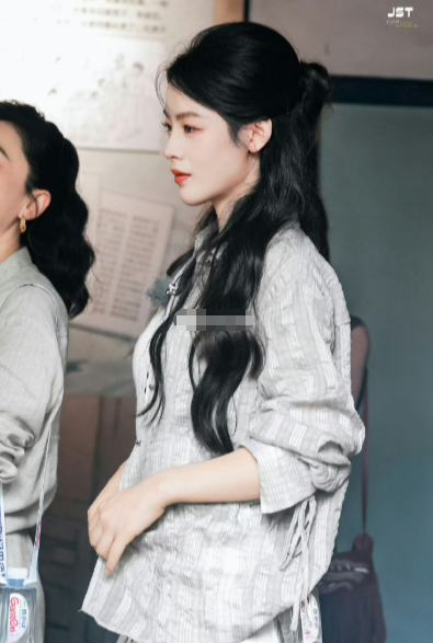 看着陈丽君从舞台走向大银幕 这次挑战武侠题材令人惊喜 她的造型与气质都与角色很贴