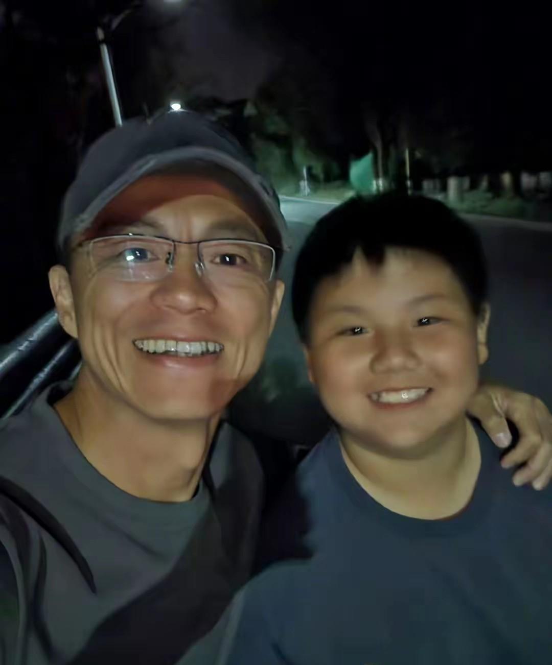 陈震把自媒体做这么大，不亚于创造了一个奇迹，而且他还敢经常分享家人日常，是需要相