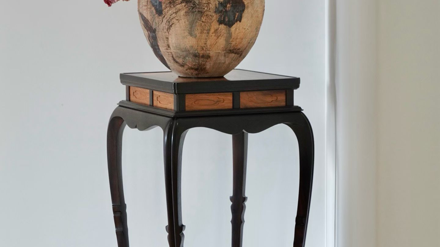 雅器承香，紫檀镶黄花梨束腰三弯腿带拖泥香几