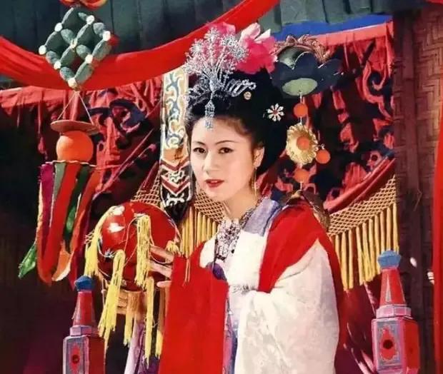 西游记最“贵”女演员马兰：用飞机请来演了三分钟，一句台词没说。
《西游记》中“殷