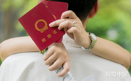 地下恋五年，太子爷为了和青梅结婚，竟用一本假结婚证敷衍我