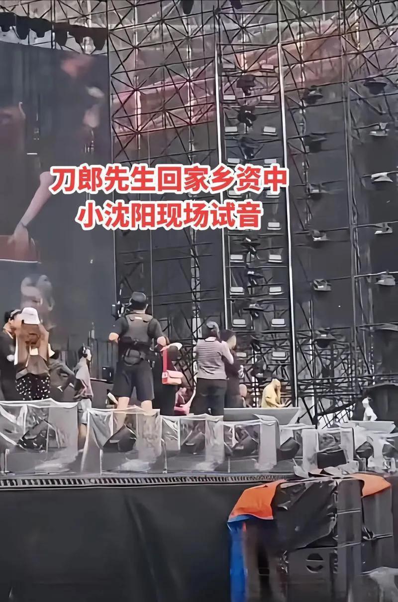 刀郎演唱会火爆全国，歌迷为赴一场音乐之约，不惜奔赴一座城。有粉丝从外地赶来，计划