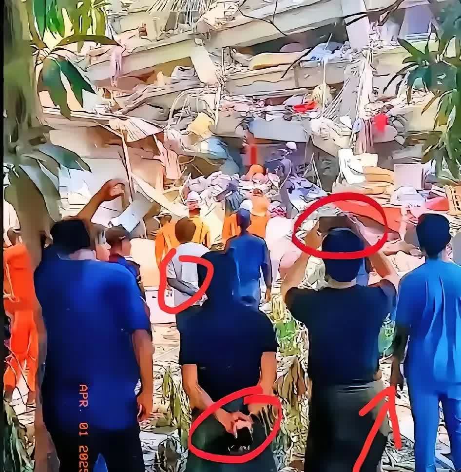 这一幕太讽刺了！我们的救援人员忙着救人，好几夜都不睡，连口水也不敢喝，没想到当地