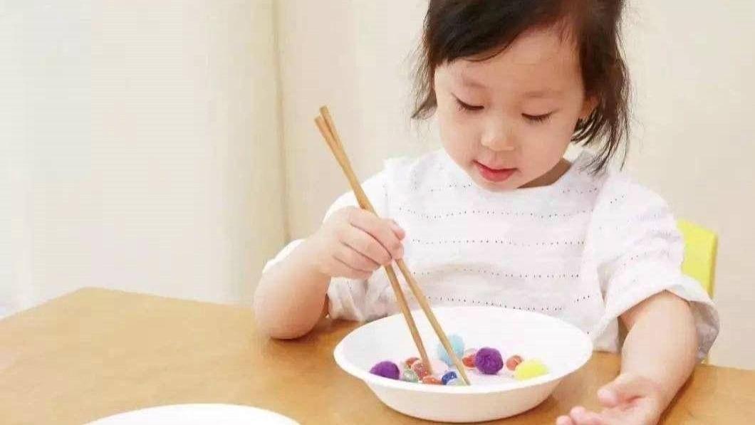 筷子不是越早练越好？揭秘宝宝学筷的“黄金窗口期”