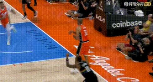 卧草——快船乔丹科比联手造17比4进攻波，打懵约老师！
约老师首节11中8暴砍2