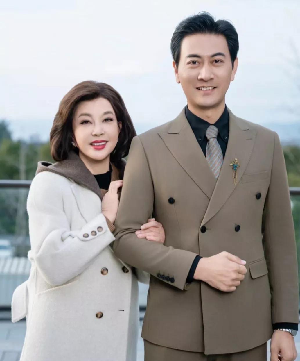 刘晓庆奶奶75岁了还这么拼！跟一个80后男演员（差不多能当她孙子岁数）演了部短剧