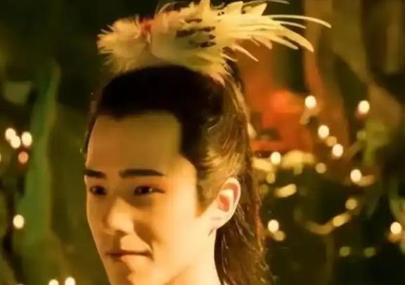 李白为何入京一年，就被皇帝放逐，是因为杨贵妃的原因吗
公元 742 年，唐玄宗的
