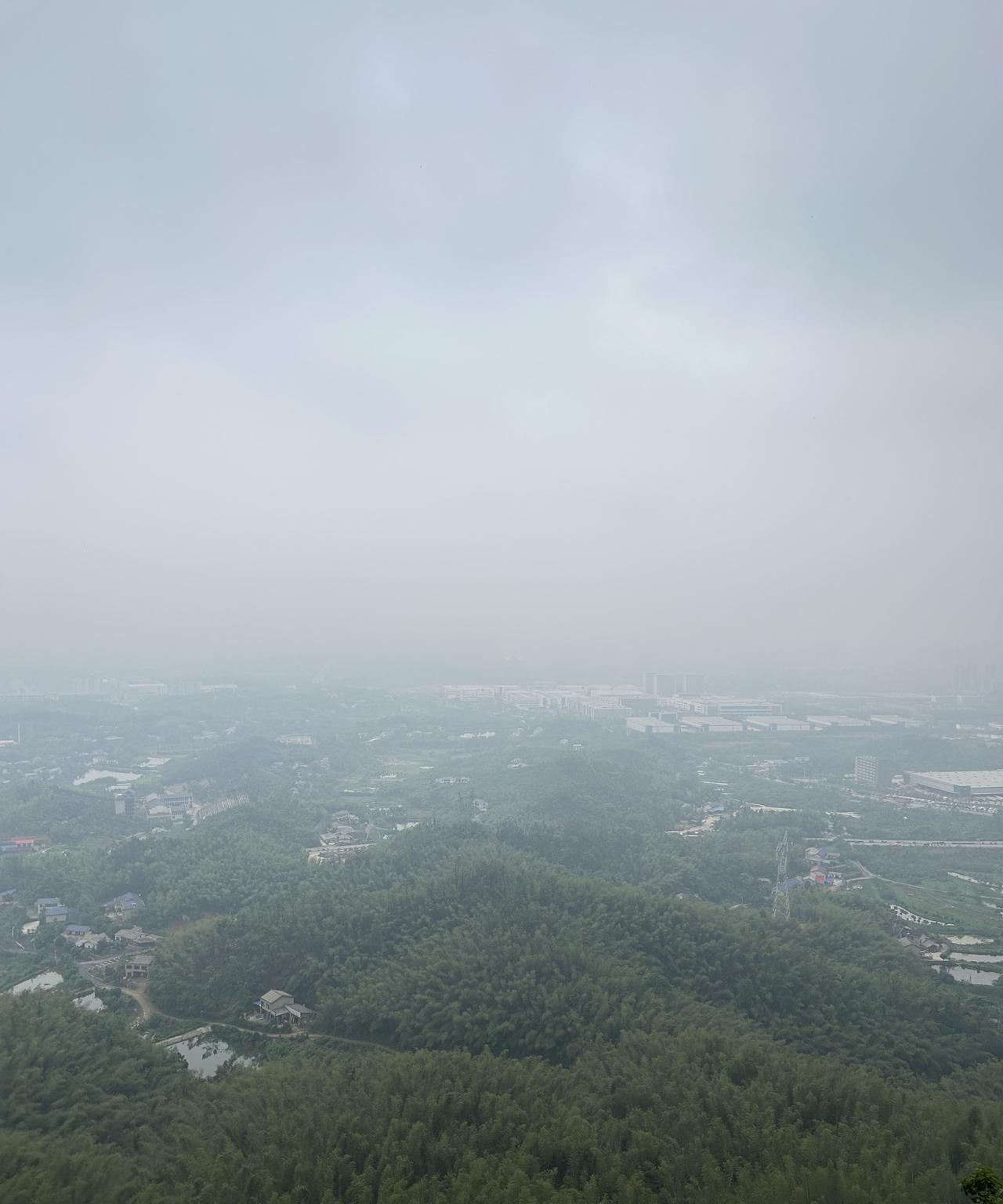 伊朗算是明白了，将领接二连三地遭受袭杀，要是再这么被轰炸下去，自己就无人可用了，