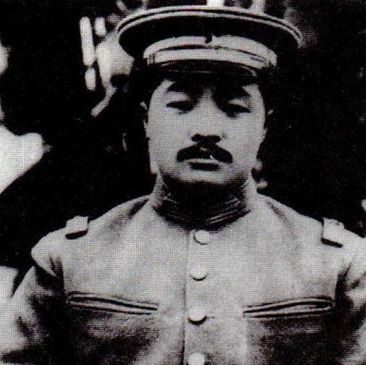 1969年，贺龙去世前几天，突然听到窗外传来几声猪叫声，他咽了几下唾沫，对妻子薛