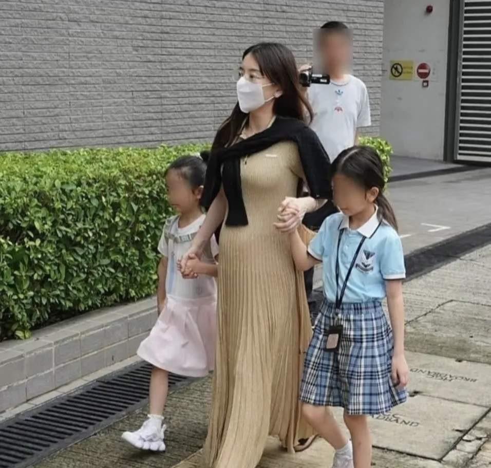 终于晓得郭富城没娶熊黛林是为啥了！
也许并非脚舒不舒服只有鞋知道那么单纯，
现在