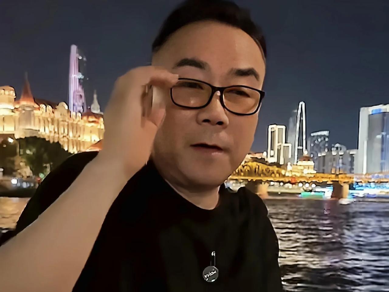 杨少华老爷子去世后，杨议直播谈及郭德纲，这一次必须要给他点个赞。
人都是经历过才
