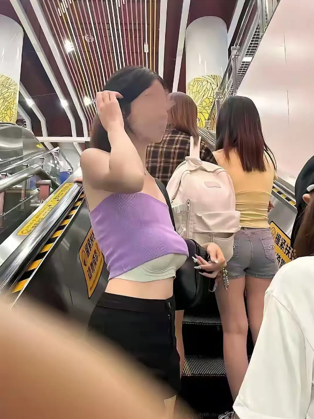 今天逛超市看到的，是新的穿搭方式吗
