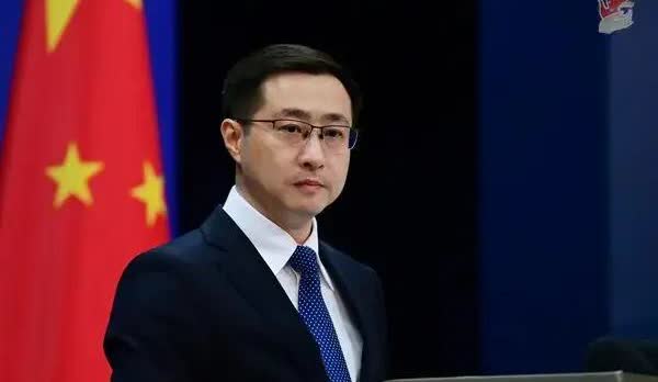 今天有记者在例行记者会上问，有消息称中方已经邀请了特朗普访问中国，但美国方面没有