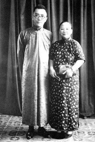 1917年，胡适27岁，去见未婚妻。他们订婚13年，从未见过。江家人都很高兴。而