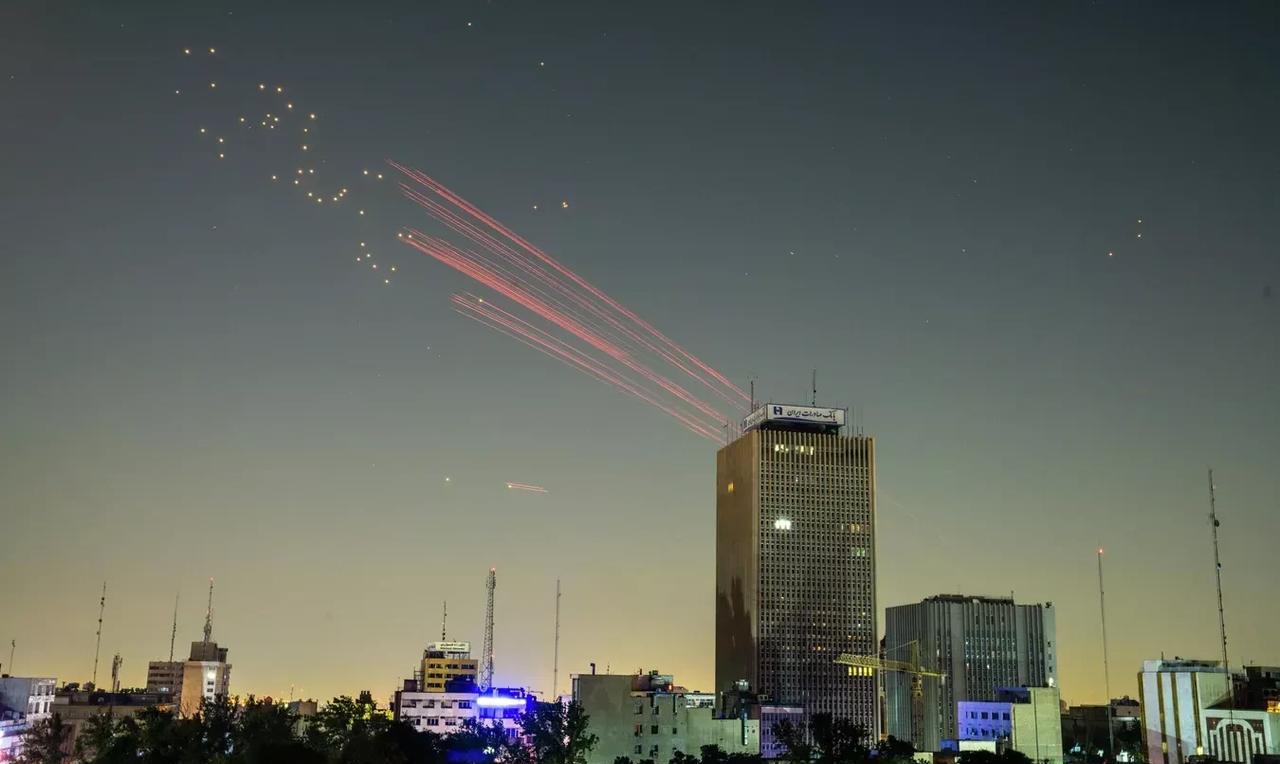 【伊朗精锐部队：已完全控制以色列领空】
德黑兰时间2025年6月18日，伊朗伊斯
