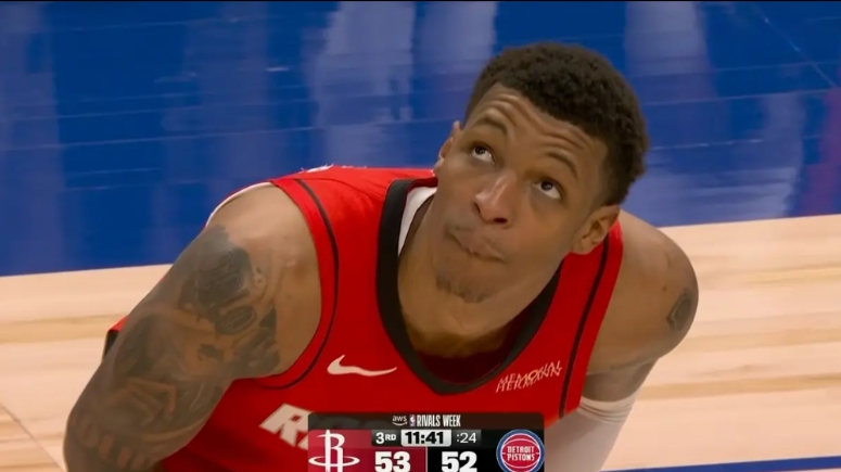 火箭大将小史密斯终于变聪明了！在今天火箭客场以111：104战胜活塞的比赛中，小