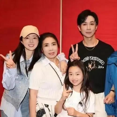 姐姐就是姐姐，

董璇最终还是留了一手，

张维伊可能也没有想到，董璇竟
