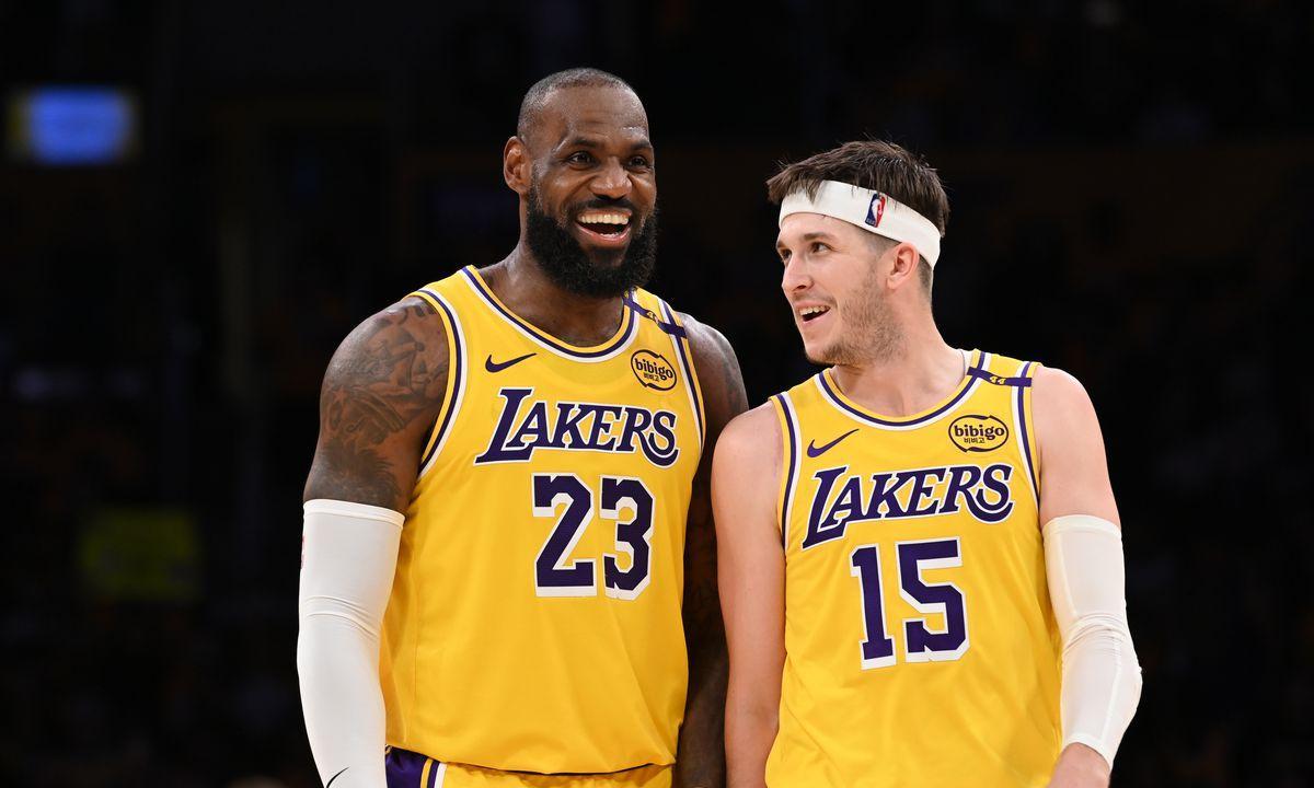 其实，顿宝他就喜欢站在那个位置惩罚各种退沉大中锋。里弗斯就很会利用顿宝档在那个位