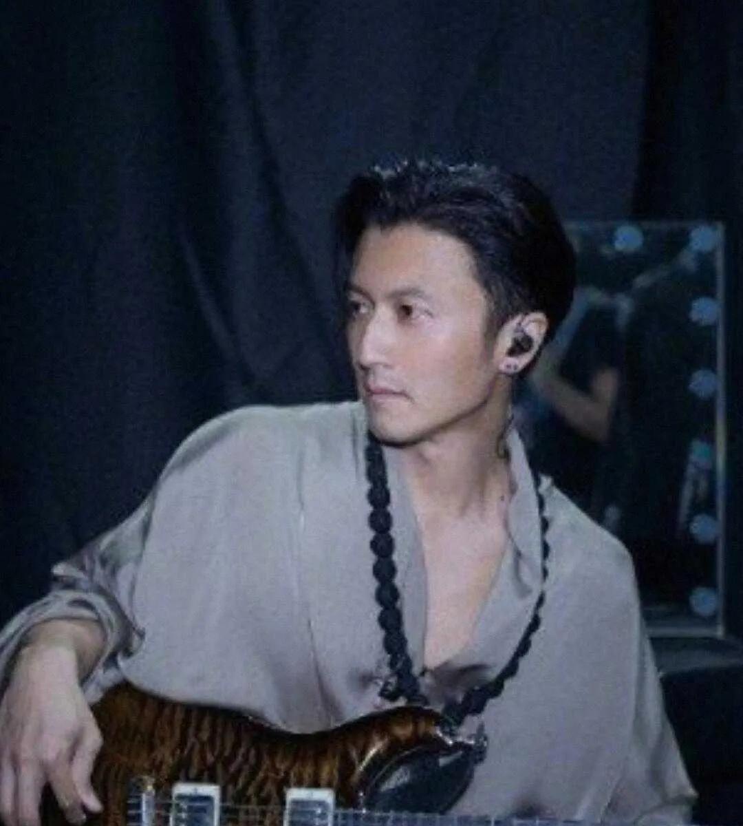 谢霆锋王菲复合定居北京 3月16日健身房被偶遇