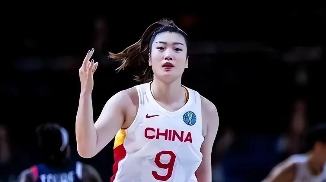 李梦再重要，也没有国家队重要。因为李梦没能参加国家队，而诅咒女篮输球的人，把国家