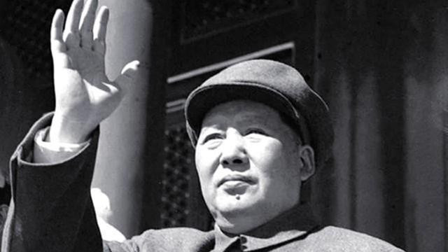 三人结拜为兄弟，建国后：一人是铁匠，一人是农民，一人是主席