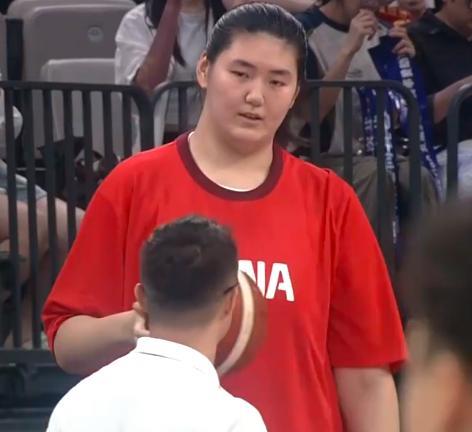 #你觉得女篮队员张子宇的实力如何#张子宇的优势就是身高还有年龄，仅此而已。
但是
