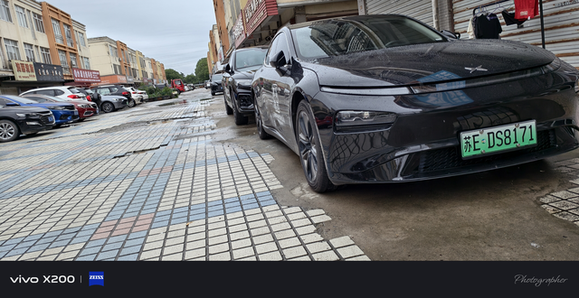 新势力小鹏
日常一周充一次电30元，两年一副轮胎1200元，两个电车一年5万公里