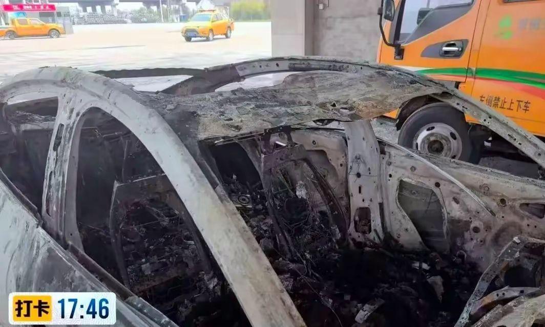 展开SU7爆燃遇难者家属称女儿遗体已碳化，车企仍未来联系，他们认为小米声明避重就
