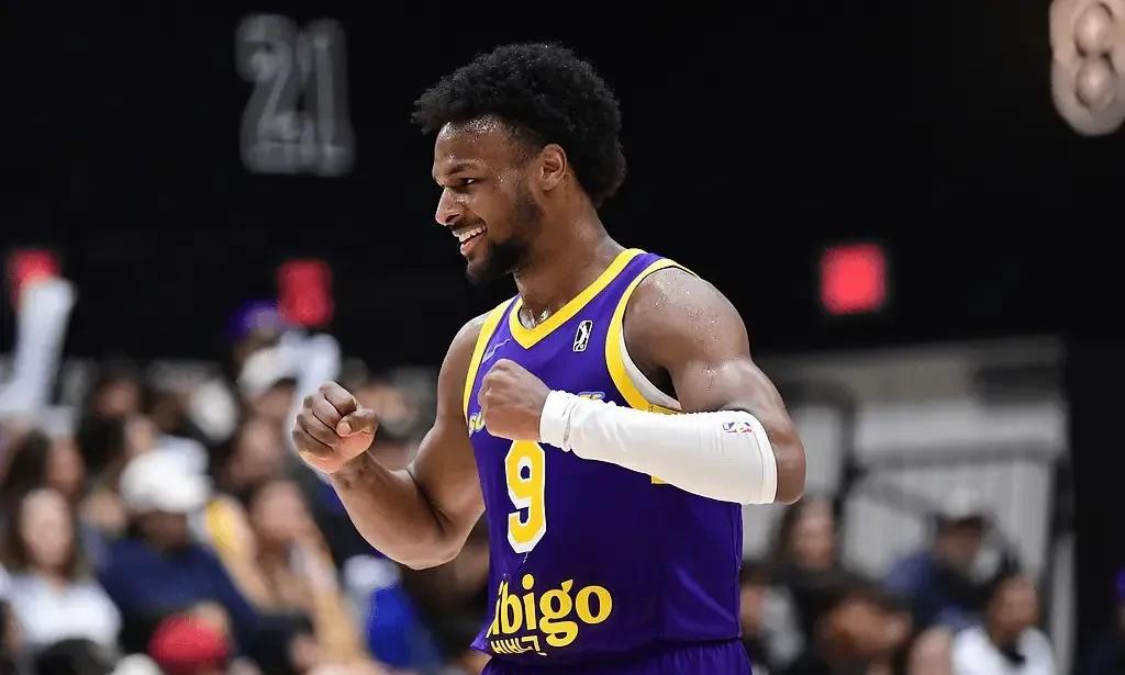 布朗尼高处不胜寒啊
ESPN资深评论员迈克尔-威尔伯在节目中公开炮轰东家对布朗尼