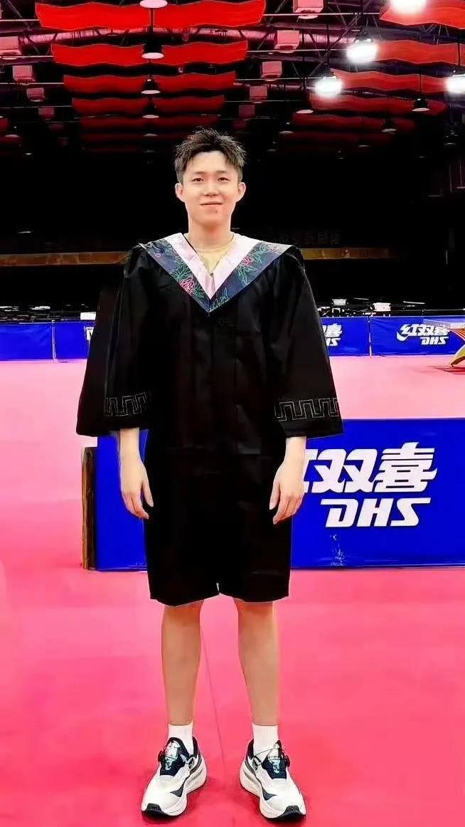 今天高考，原来孙颖莎/王楚钦都是学霸！
先说孙颖莎，
人家读的是上海交大安泰经管