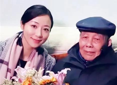 演员韩雪说，我爷爷去世前其实有白血病30多年了，不过他去世是因为心脏功能的问题。