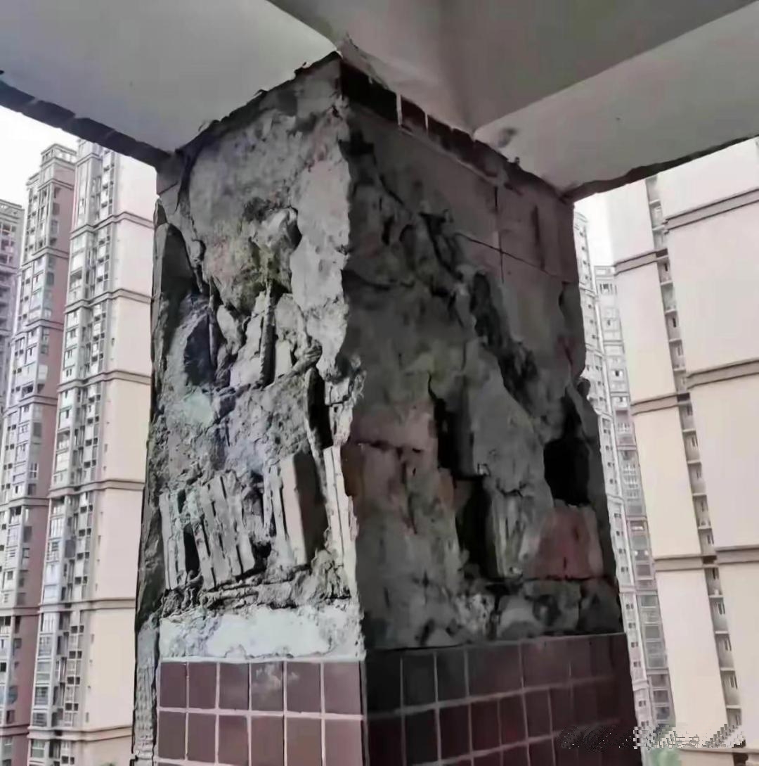 这根柱子要怎么加固才安全些？