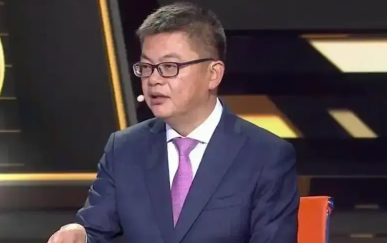 杨毅和苏群这两个篮球解说，据说这些年有矛盾，不怎么来往了。
你们喜欢谁？他们俩解